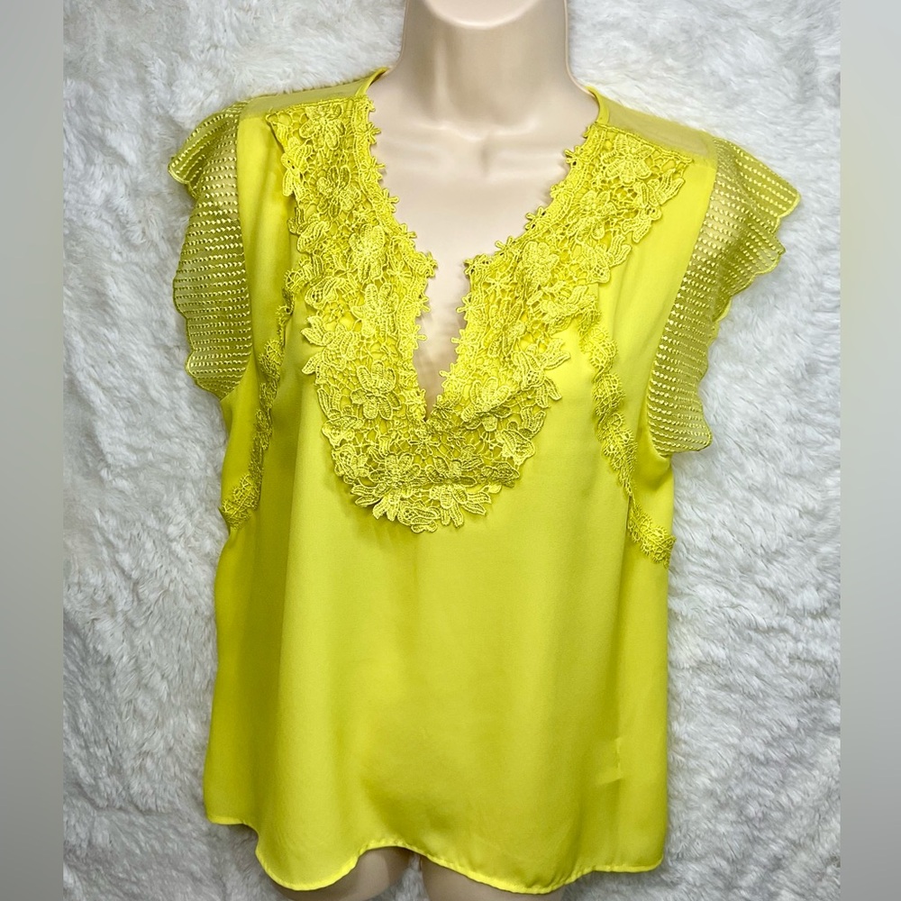 Gianni Bini Yellow Ruffled Sleeveless Blouse Size L